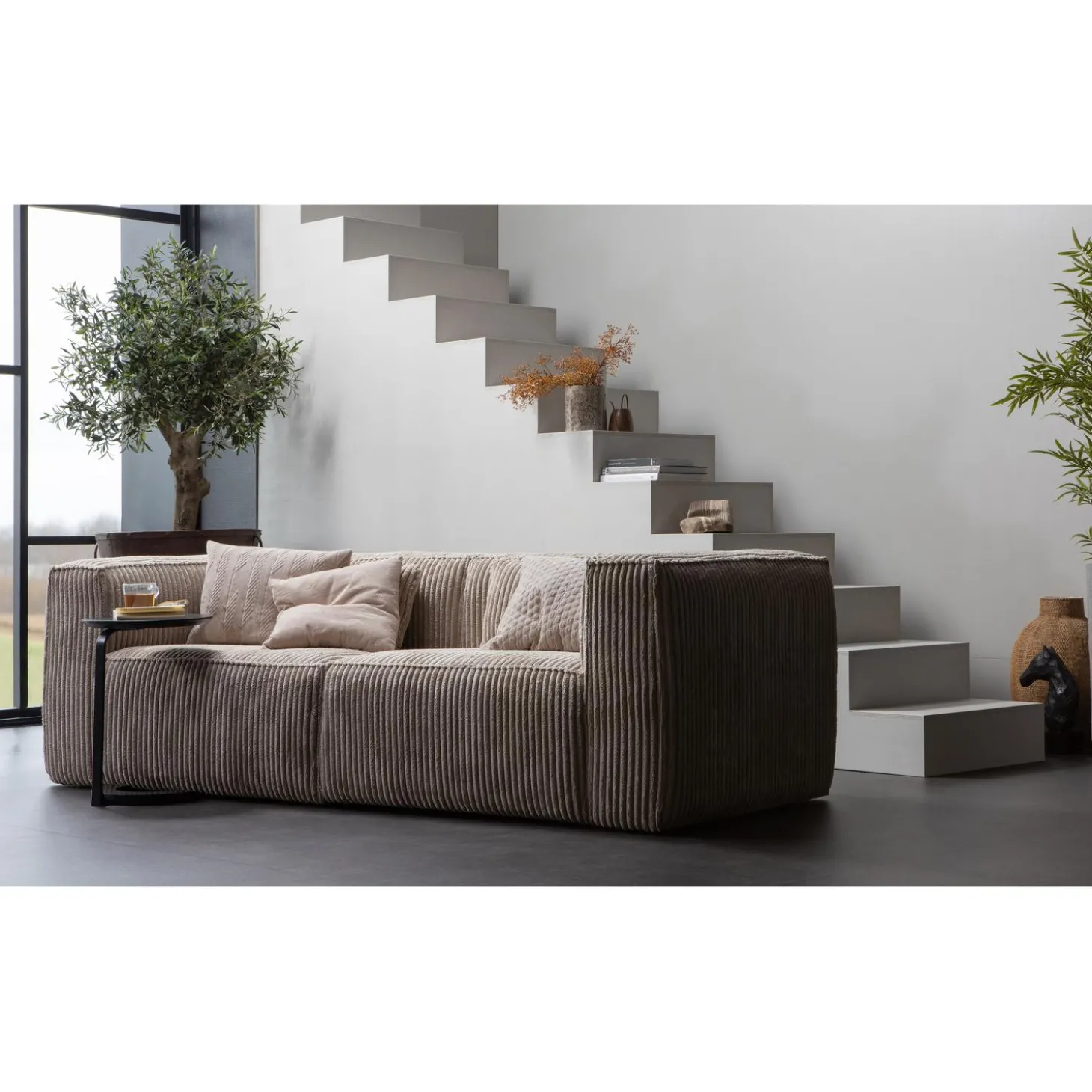 bean-35-zits-bank-ribstof-trav-mQzUWYYQ-1.webp Clearance WOOOD Bean 3,5-zits Bank Ribstof Travertin