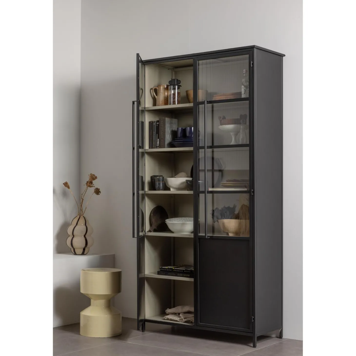 exhibit-xl-2-deurs-vitrinekast-wbOORWIZ-3.webp Sale WOOOD Exhibit XL 2-deurs Vitrinekast Metaal Zwart