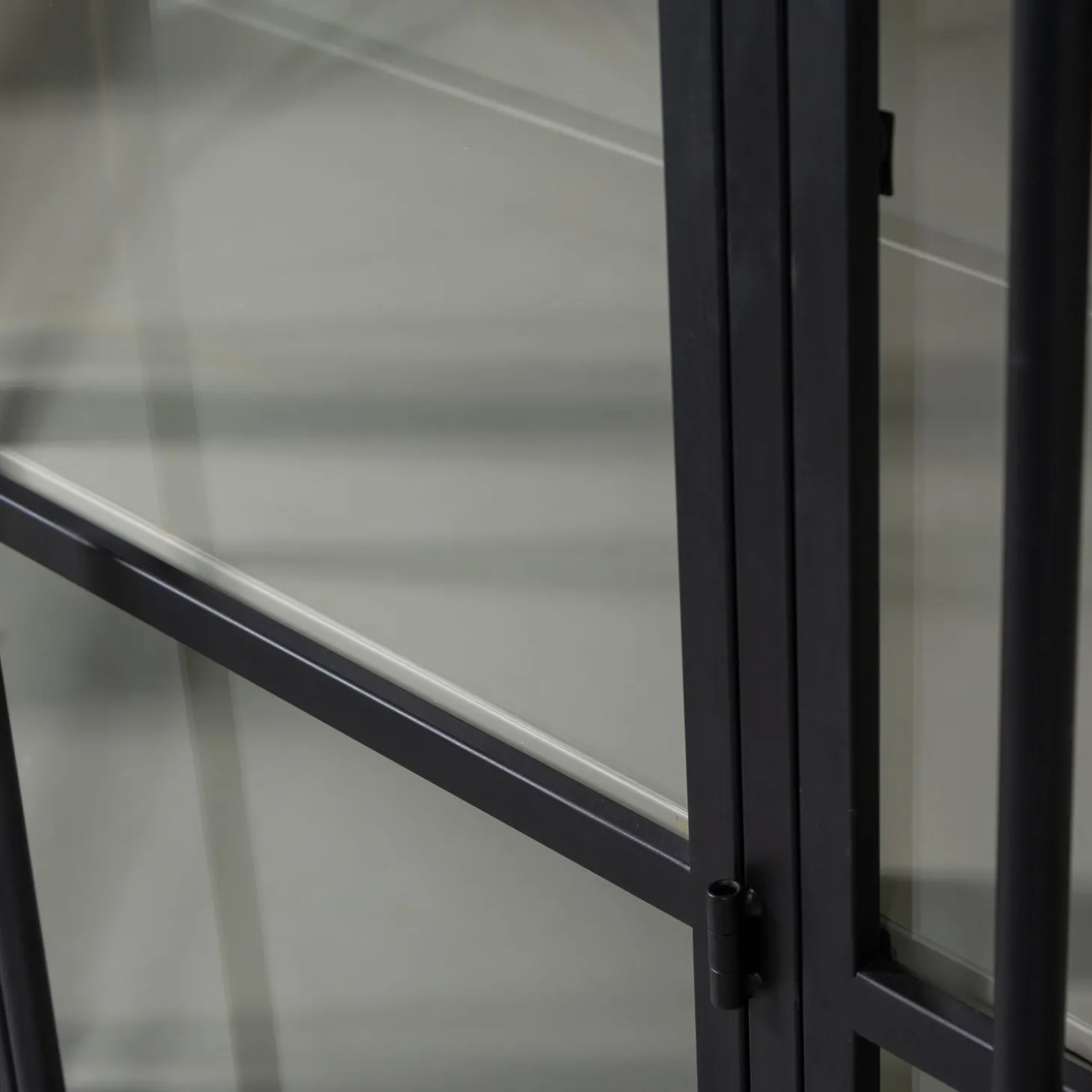 exhibit-xl-2-deurs-vitrinekast-wbOORWIZ-8.webp Sale WOOOD Exhibit XL 2-deurs Vitrinekast Metaal Zwart