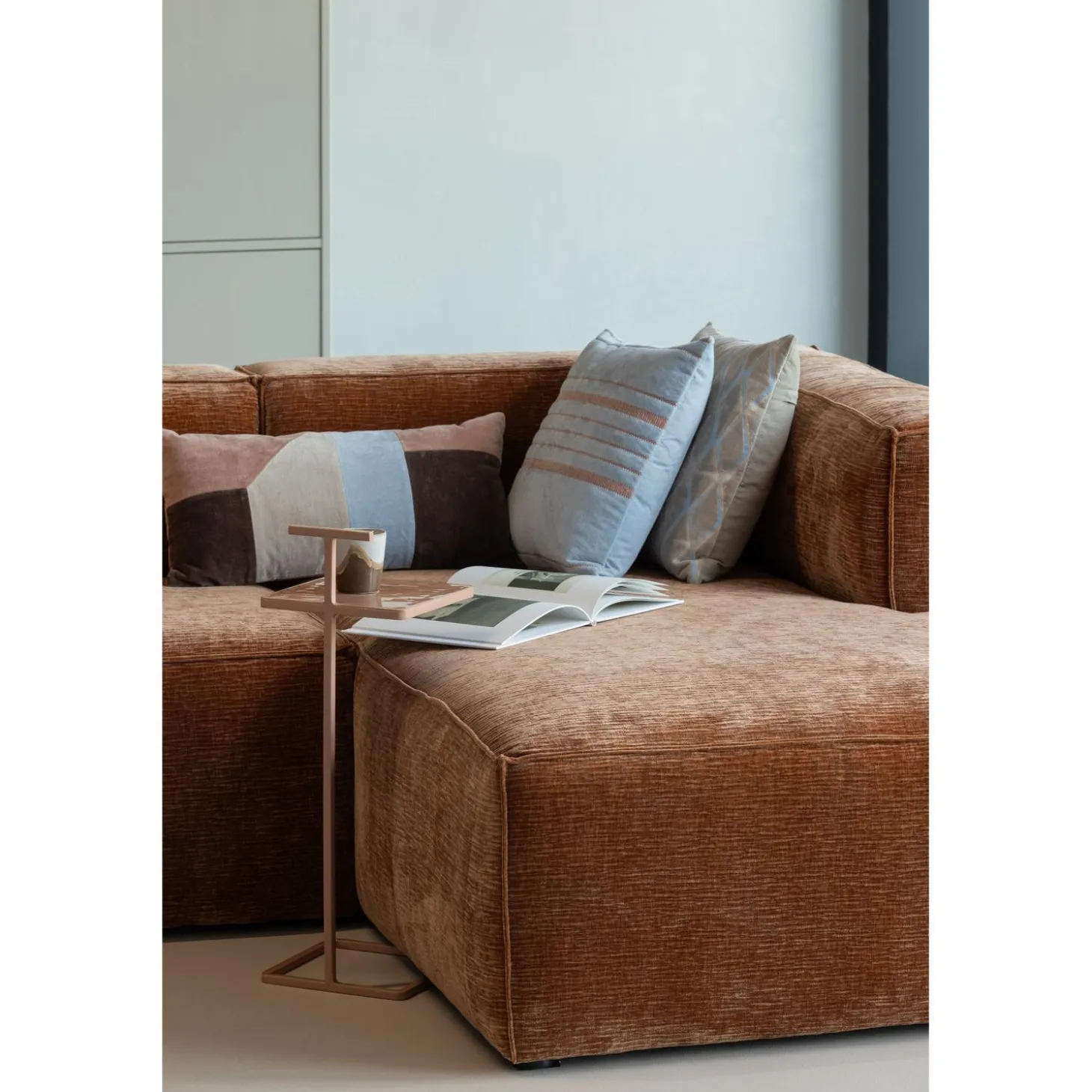 feis-kussens-velvet-rozenature-heHmNdEp-2.webp Discount WOOOD Feis Kussens Velvet Roze/naturel - Set Van 3