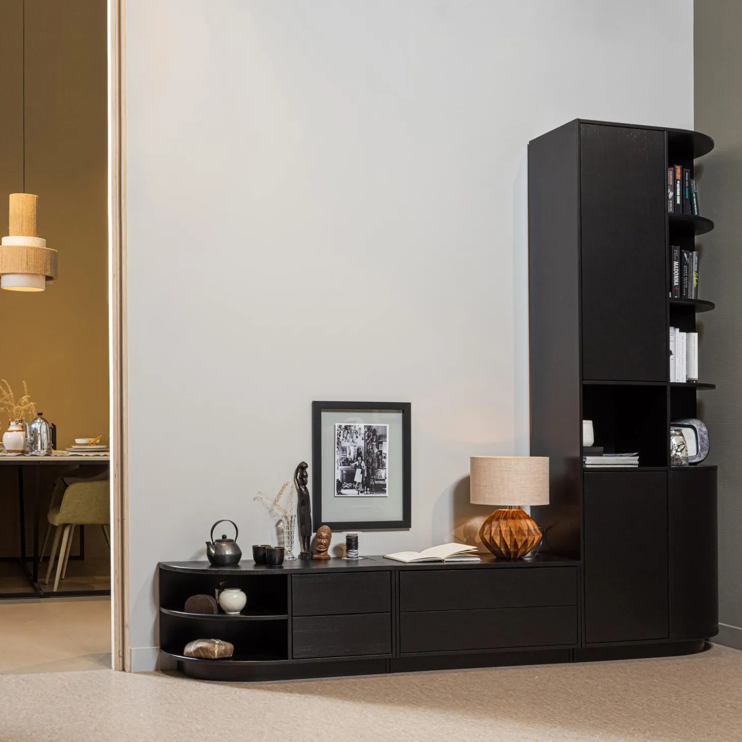 finca-opbergkast-rond-rechts-7-AjzGruwl-3.webp Hot WOOOD Finca Opbergkast Rond Rechts 78 Cm Grenen Diepzwart