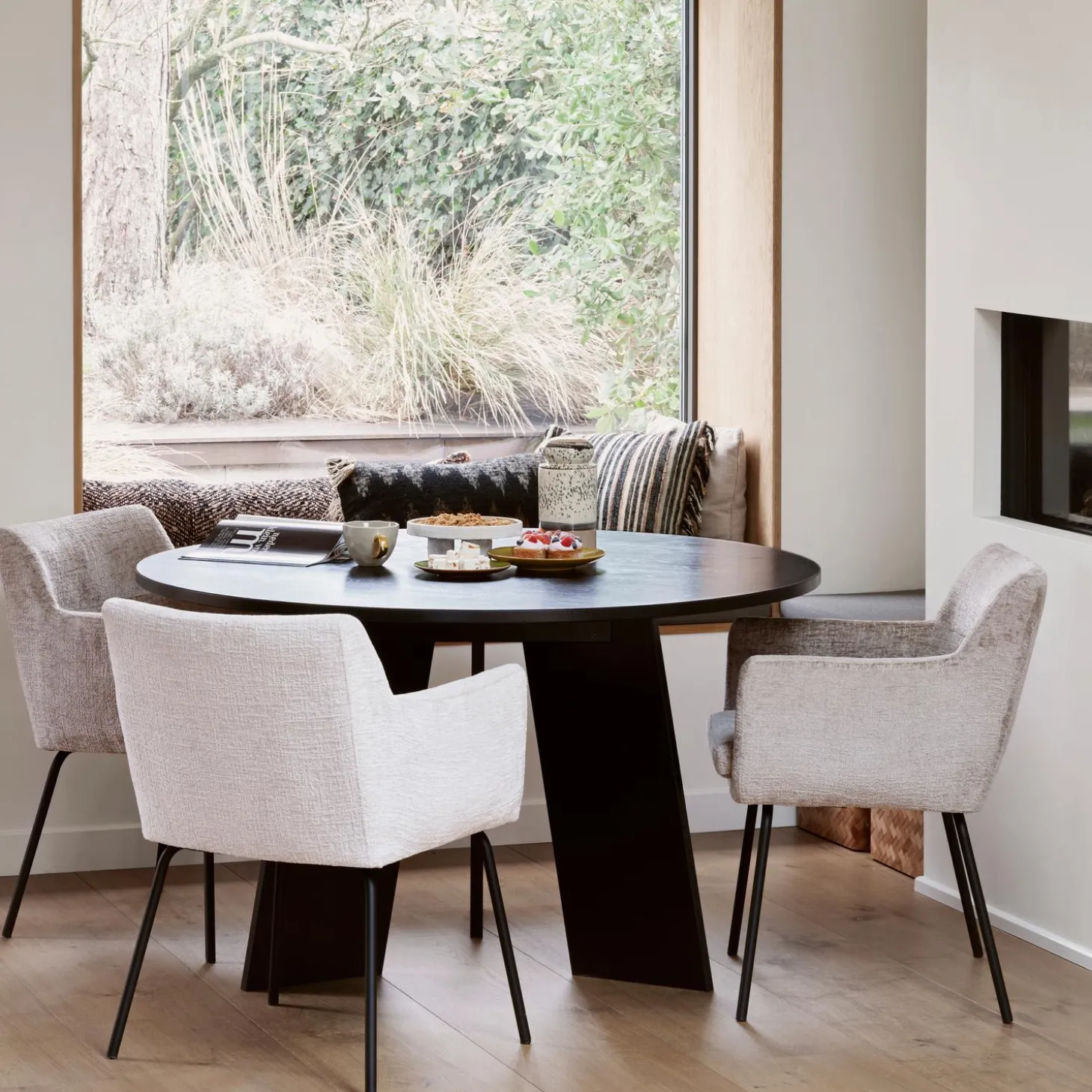 fries-eettafel-129-cm-eiken-bl-vOthqKPk-2.webp New WOOOD Fries Eettafel ø129 Cm Eiken Blacknight