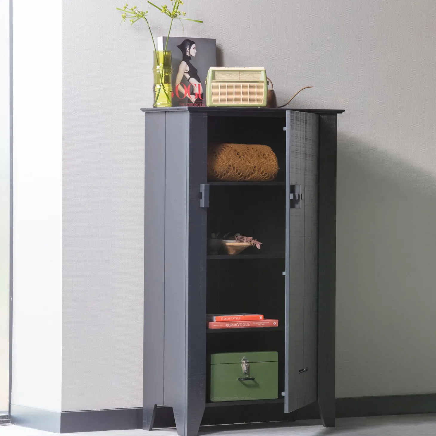 gijs-boerenkast-bezaagd-grenen-LIoSBjKO-2.webp Sale WOOOD Gijs Boerenkast Bezaagd Grenen Zwart