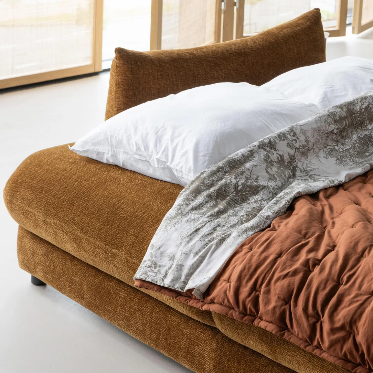 jonne-3-zits-slaapbank-chenill-oAsYUeHY-2.webp Fashion WOOOD Jonne 3-zits Slaapbank Chenille Bruin