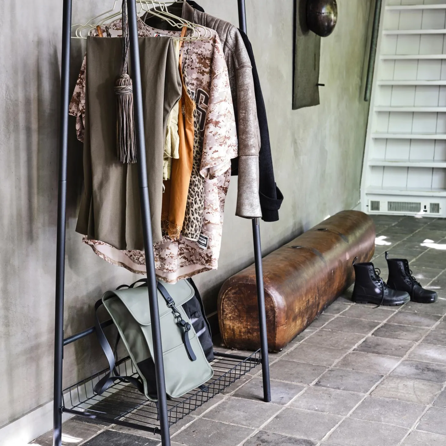 jovi-kledingrek-metaal-zwart-iKgeeUxu-2.webp Best WOOOD Jovi Kledingrek Metaal Zwart