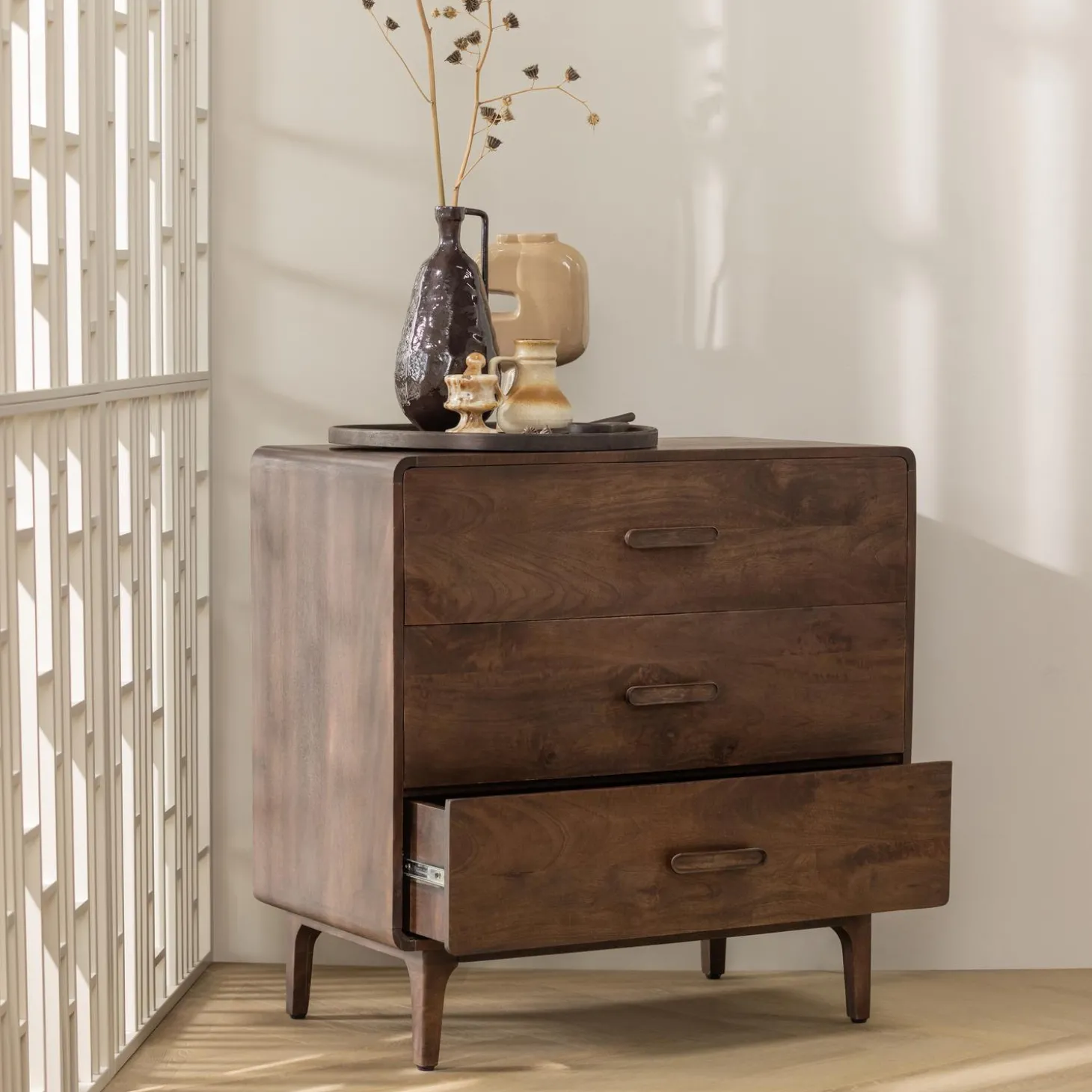 liya-ladekast-mango-hout-donke-xELQxESC-3.webp Best WOOOD Liya Ladekast Mango Hout Donkerbruin