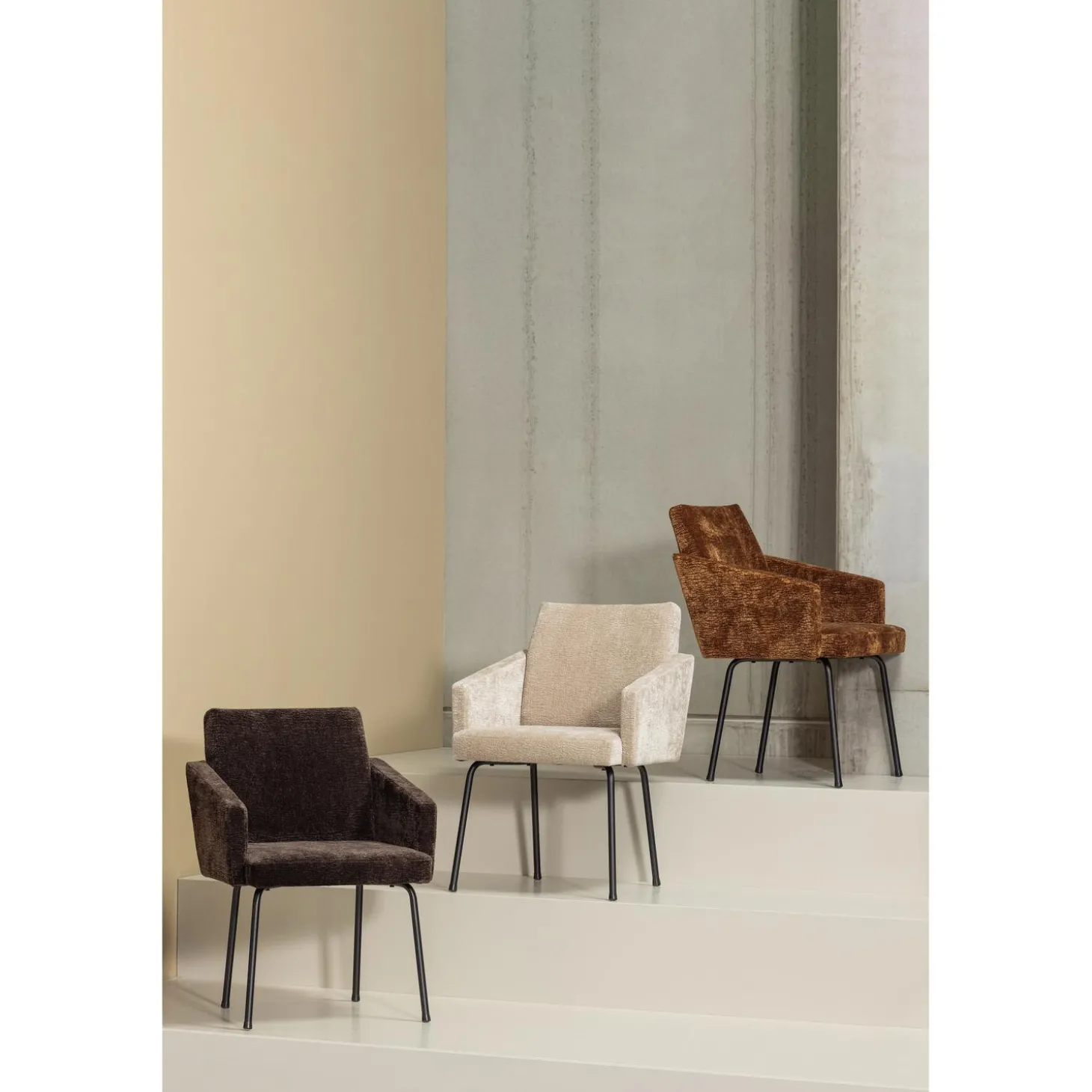 mount-eetkamerstoel-met-armleu-fZMXHqHi-2.webp Outlet WOOOD Mount Eetkamerstoel Met Armleuning 3D Chenille Middenbruin