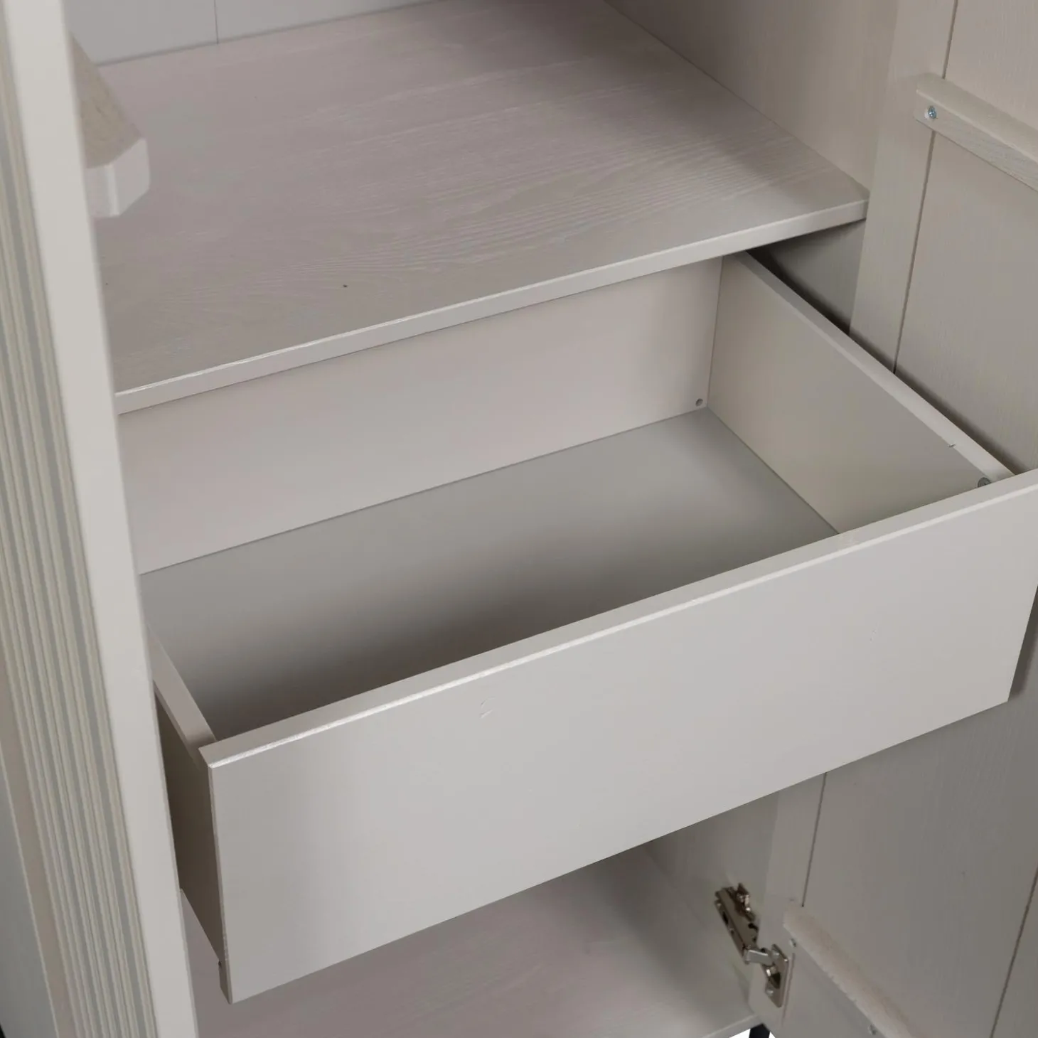 new-gravure-hoge-kast-met-lade-rsQwldxB-5.webp Sale WOOOD New Gravure Hoge Kast Met Lade Grenen Dust