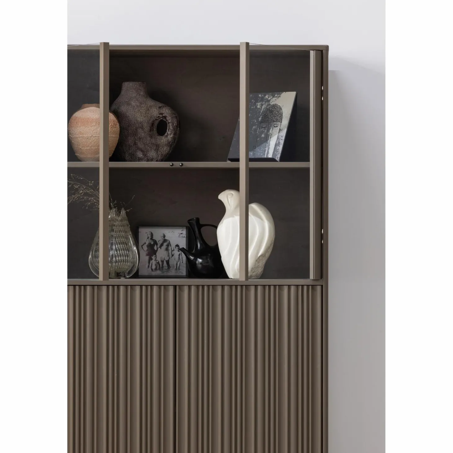 nova-lage-vitrinekast-grenen-t-TQRIHCLK-3.webp Best WOOOD Nova Lage Vitrinekast Grenen Truffel Bruin