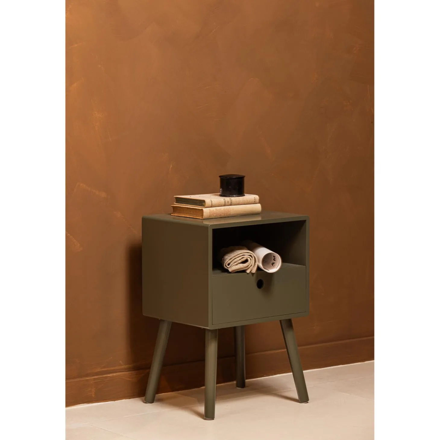 ozzy-nachtkastje-hout-warm-gro-oiLiRXsX-3.webp Discount WOOOD Ozzy Nachtkastje Hout Warm Groen