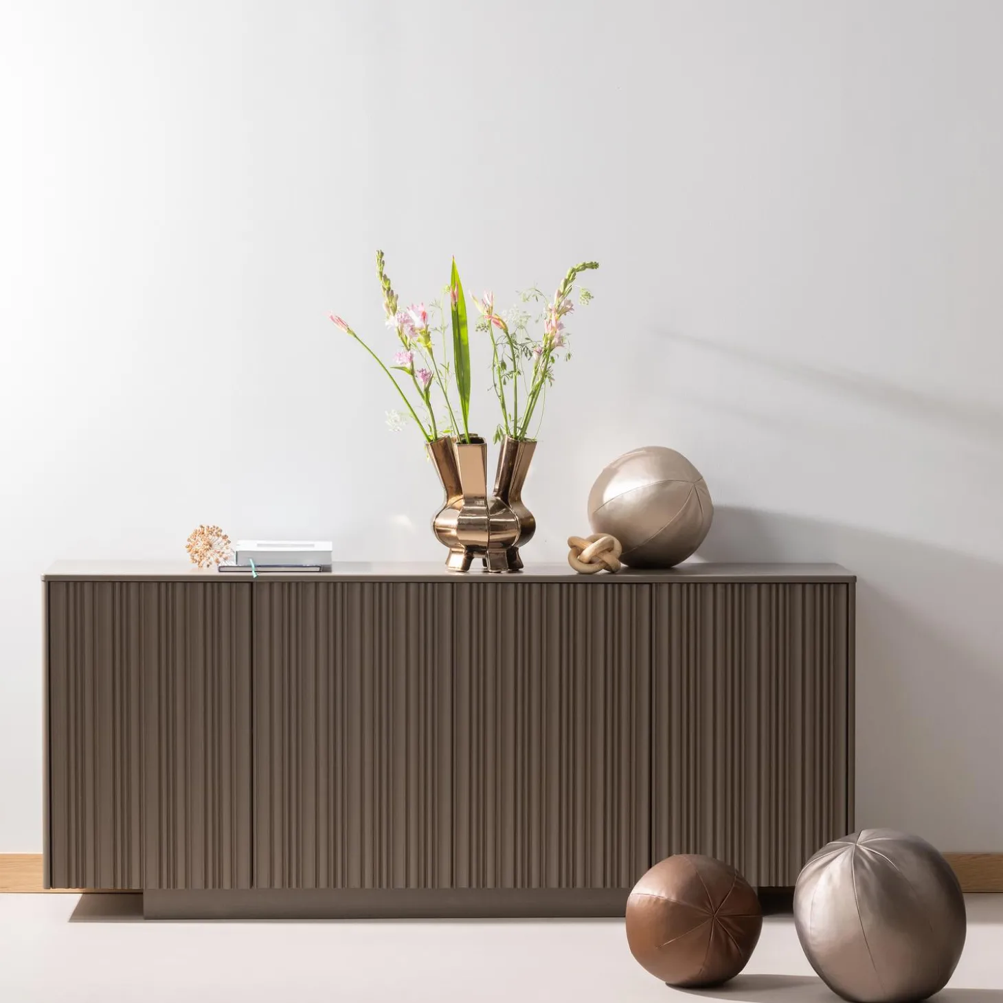 rodeo-bal-kussen-klein-metalli-PPfkppIv-1.webp Clearance WOOOD Rodeo Bal Kussen Klein Metallic Warm Bruin