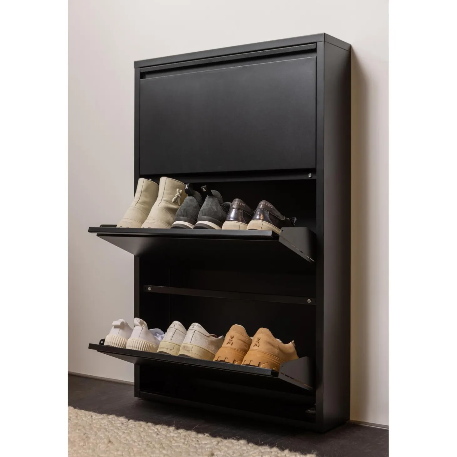 sabine-3-vaks-schoenenkast-met-eEjaUANV-3.webp Hot WOOOD Sabine 3-vaks Schoenenkast Metaal Zwart