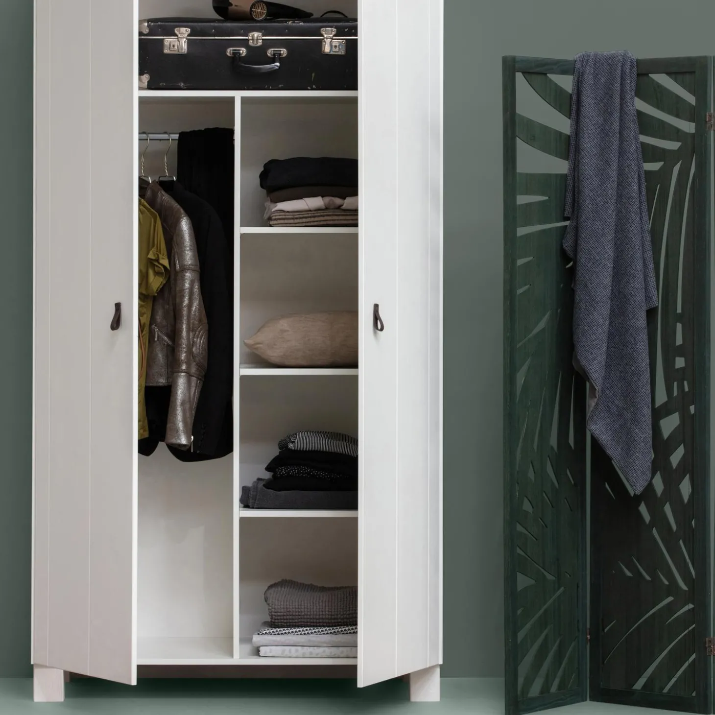 ties-garderobekast-grenen-wit-gejYIJYG-1.webp Outlet WOOOD Ties Garderobekast Grenen Wit