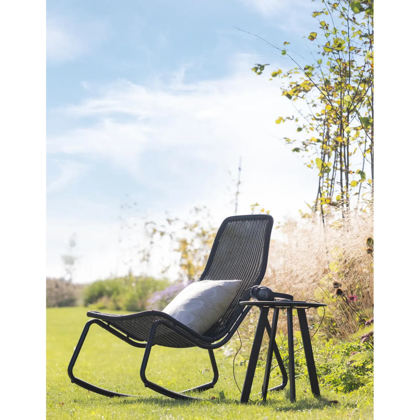 tom-tuin-schommelstoel-zwart-YltDBrOe-3.webp Outlet WOOOD Tom Tuin Schommelstoel Zwart