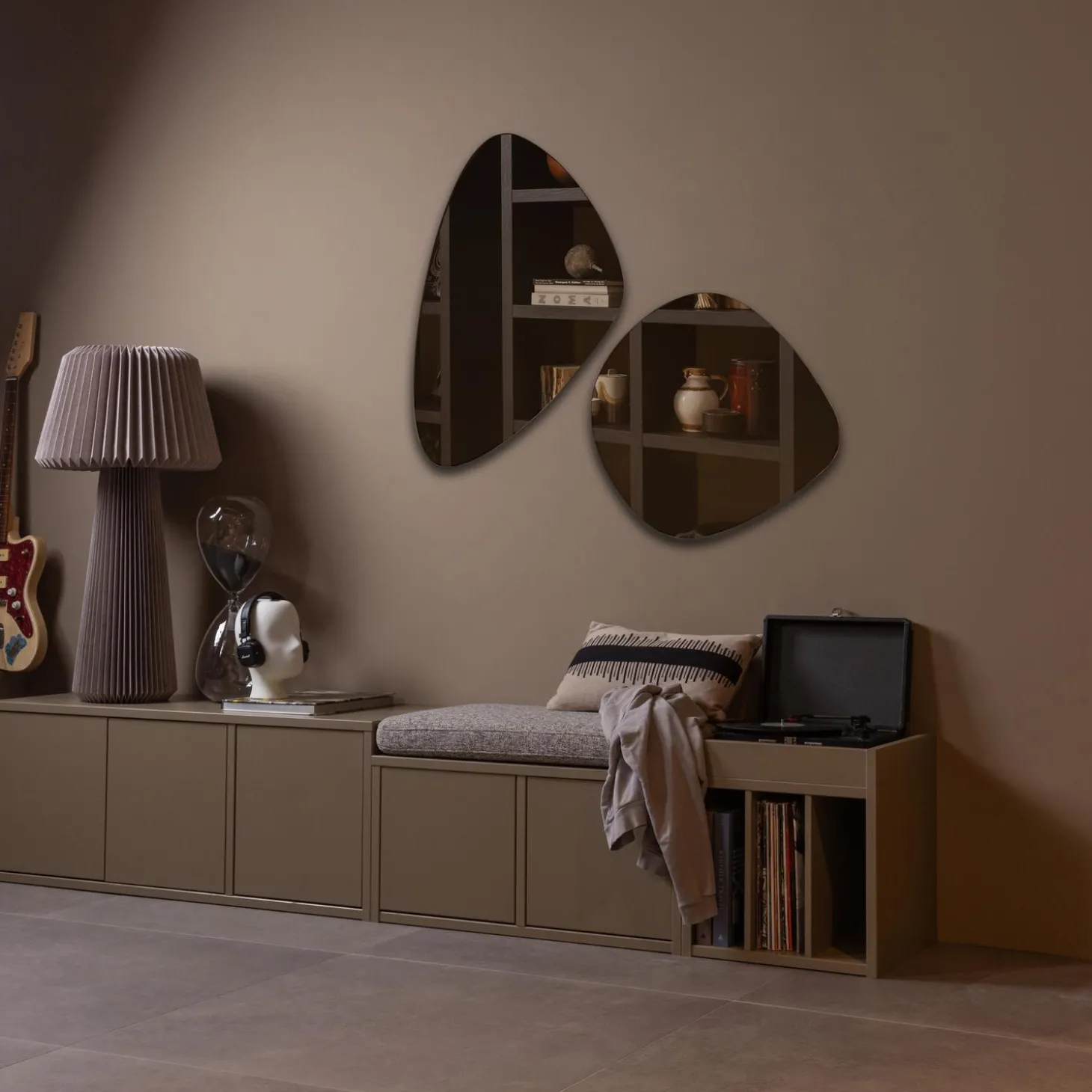 turner-opbergbank-grenen-mud-m-XixpkcZu-3.webp Outlet WOOOD Turner Opbergbank Grenen Mud Met Zitkussen Khaki