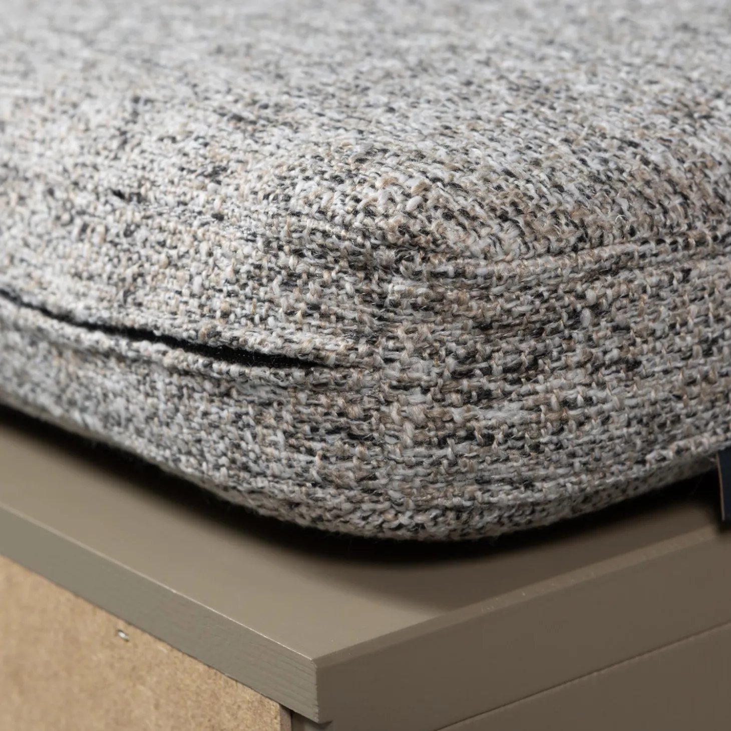 turner-opbergbank-grenen-mud-m-XixpkcZu-6.webp Outlet WOOOD Turner Opbergbank Grenen Mud Met Zitkussen Khaki