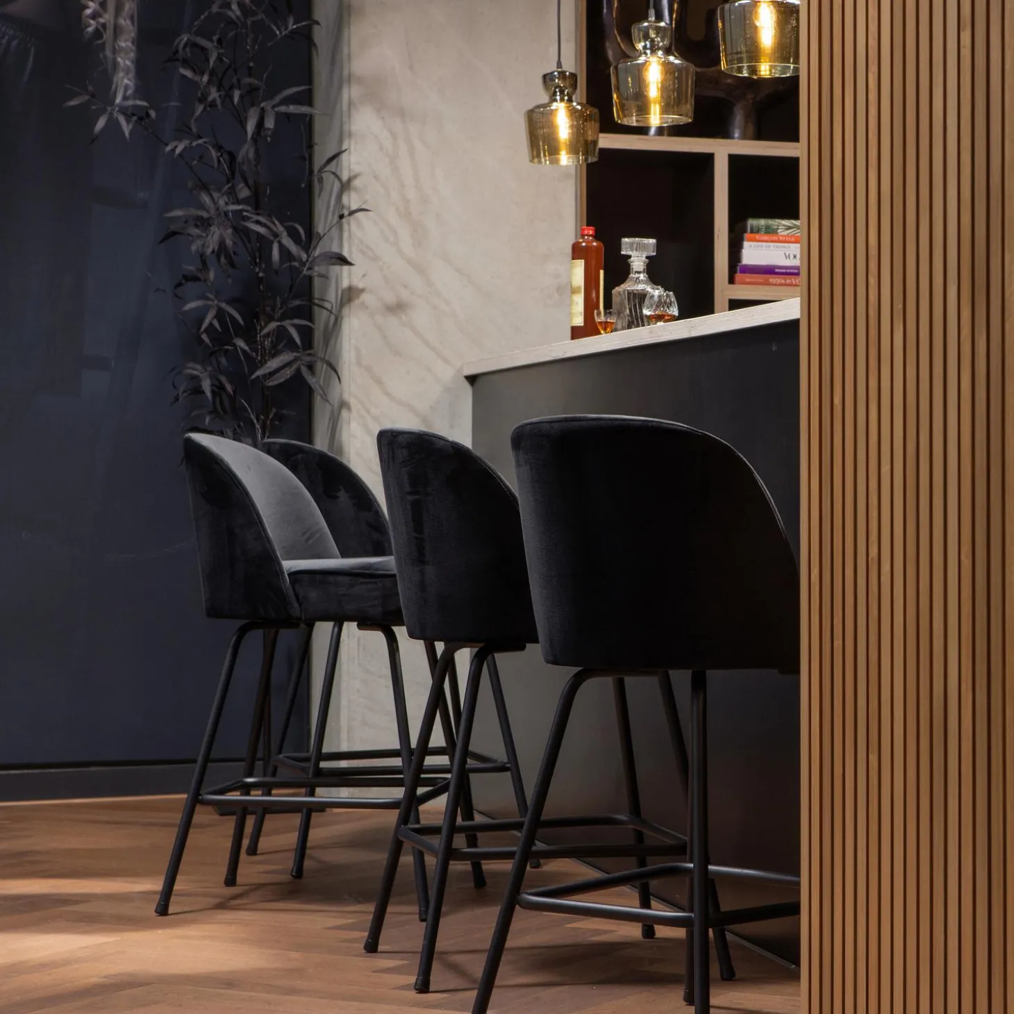 vogue-barstoel-65-cm-velvet-zw-yclmWmGJ-1.webp Outlet WOOOD Vogue Barstoel 65 Cm Velvet Zwart
