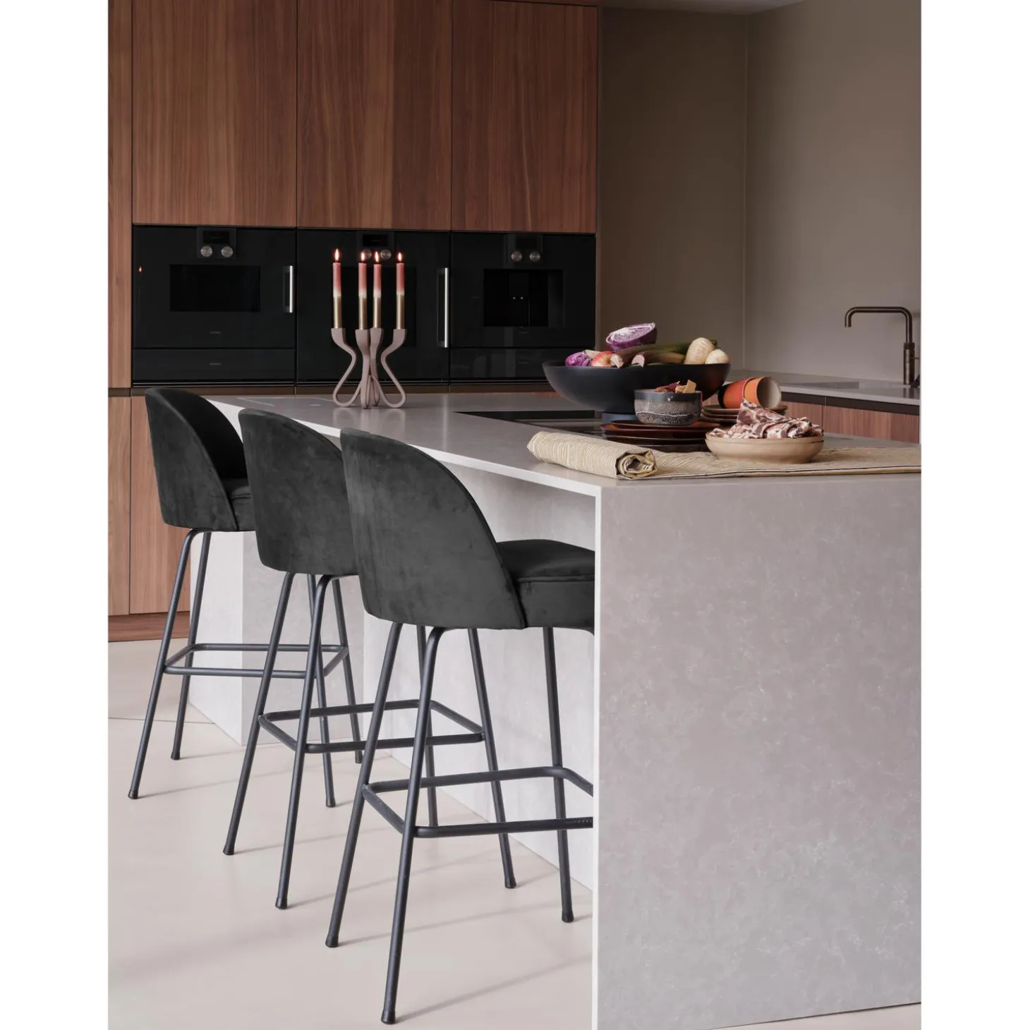 vogue-barstoel-80-cm-velvet-zw-wAmTXEoF-1.webp Hot WOOOD Vogue Barstoel 80 Cm Velvet Zwart