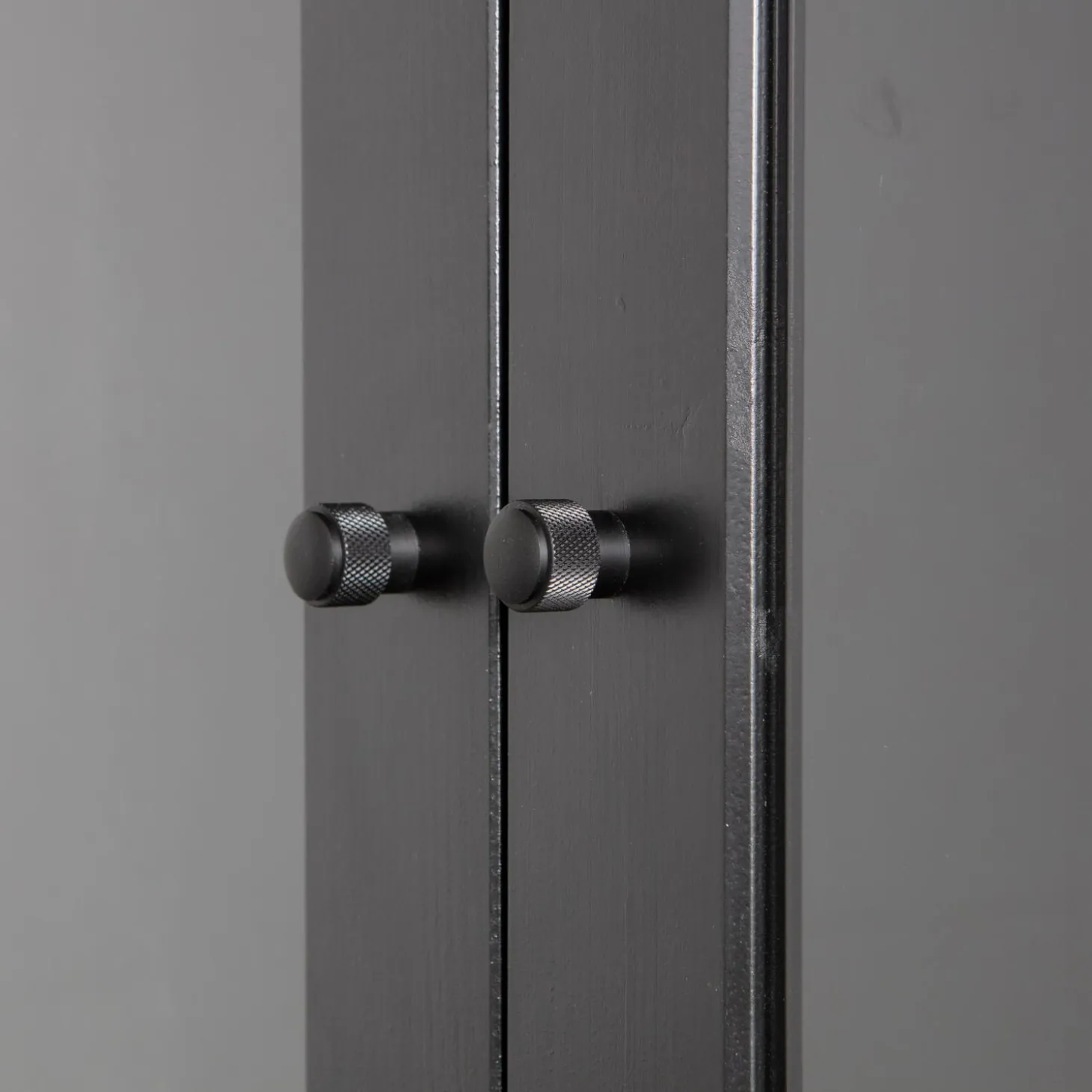 xam-vitrinekast-grenen-zwart-rswgxDMJ-6.webp New WOOOD Xam Vitrinekast Grenen Zwart